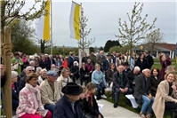 Einsegnung in Heimbach-Weis mit Musikverein und Bischof Helmut Dieser