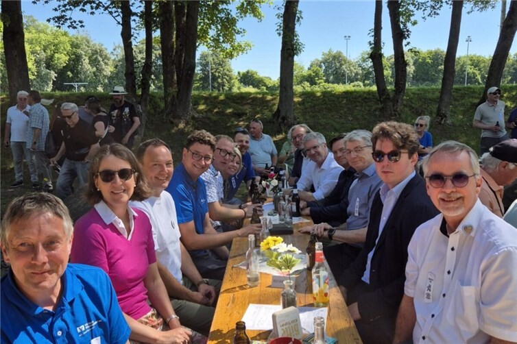 Ehrengäste (Politiker, Sparkasse, Fürstenhaus)