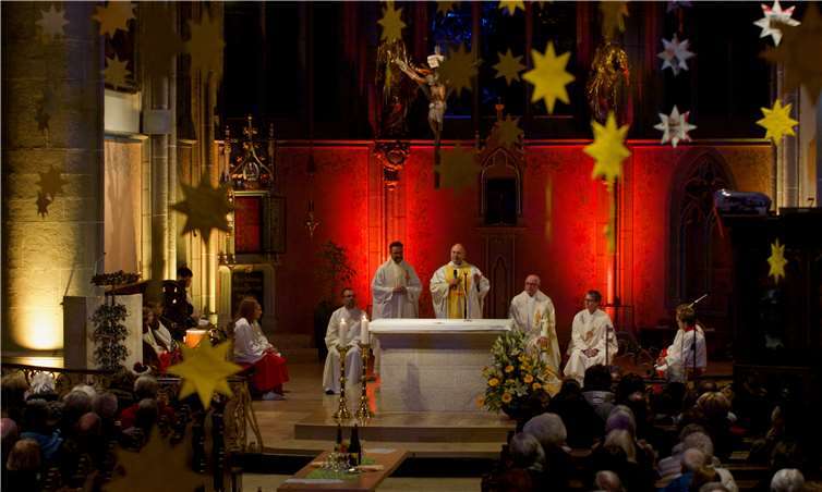 Ehrengäste bei diesem Hochamt waren u.a. Helmut Dieser, Bischof von Aachen und Monsignore Josef Mettel.