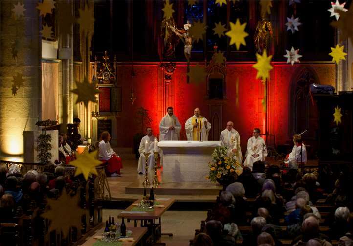 Ehrengäste bei diesem Hochamt waren u.a. Helmut Dieser, Bischof von Aachen und Monsignore Josef Mettel.