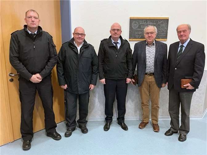 Ehrengäste der Jahreshauptversammlung waren aus Bendorf Alt-Bürgermeister Hajo Stuhlträger (4.v.r.), 1. Beigeordneter Bernhard Wiemer (1.v.r.), Frank Wambach (2.v.r.), Markus Janßen (3.v.r.), Stefan Voigt (5.v.r.), Marcel Holler (6.v.r.). Foto: