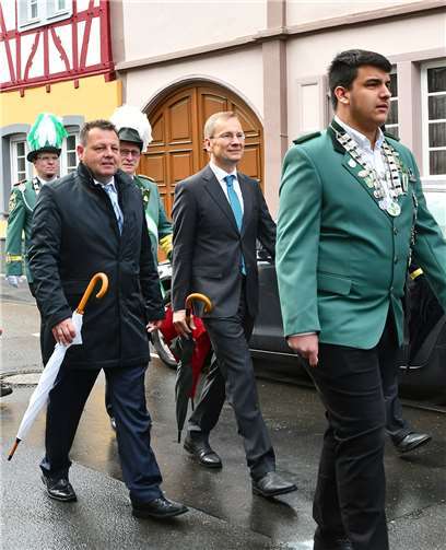 Ehrengäste im Festumzug.