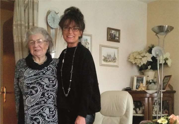 Ehrenmitglied Edith Rohloff mit der ersten Schriftführerin M. Schäfer. privat