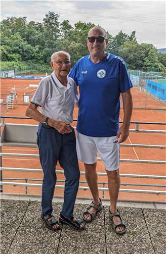 Ehrenmitglied H.J. Busch und 1. Vorsitzender U. Lindenlauf.  Foto: TC Neuwied