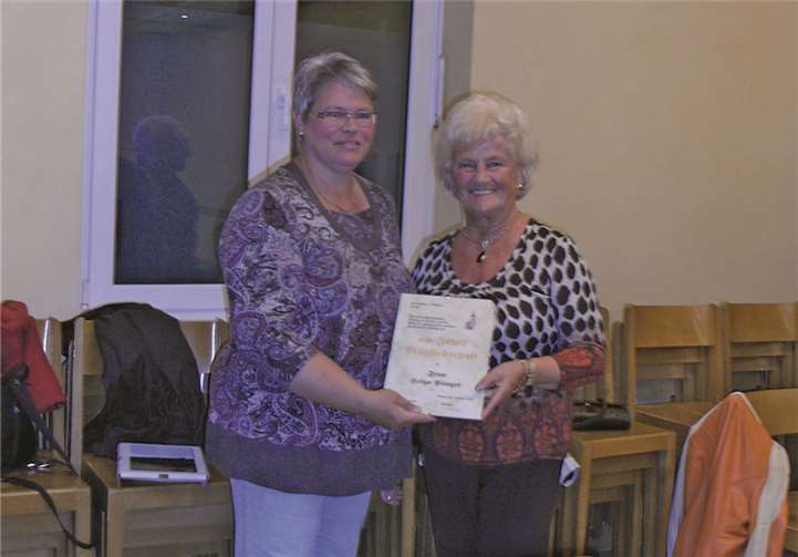 Ehrenmitglied Helga Pünger wurde für treue 60 Jahre Mitgliedschaft geehrt.privat