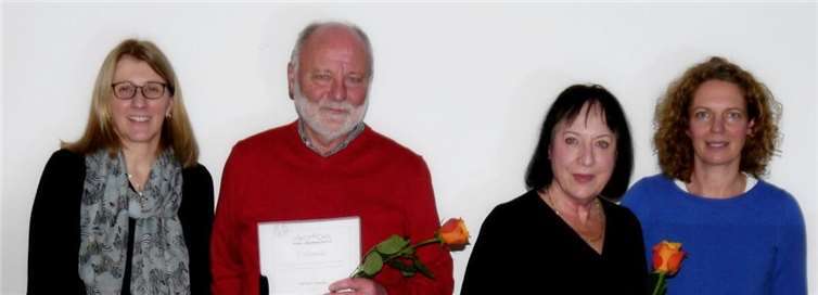 Ehrenmitglieder Herbert Schmitz und Stella Bautze neben I. Rudat-Schwarz und C. Glauer.