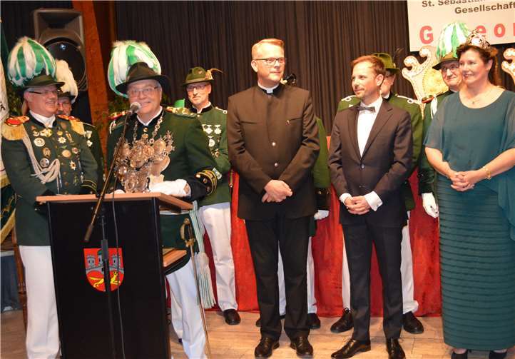 Ehrenpräsident Bürgermeister Björn Ingendahl und Präses Pastor Frank Klupsch folgten der Tradition und lieferten sich ein kleines Rededuell.