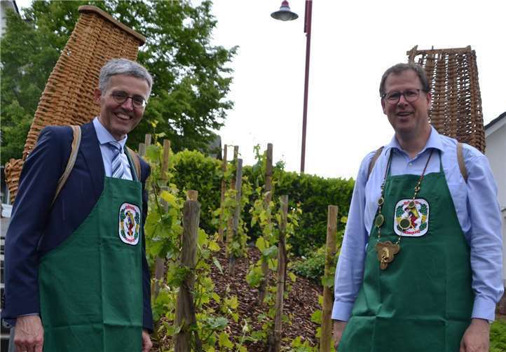 Ehrenrazejunge unter sich Karl-Josef Esch (li.) und Uwe Berens. Foto: Ute Weiner-Mertz