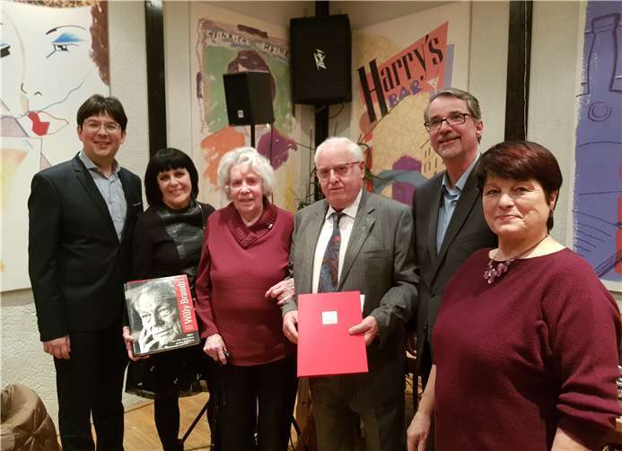 Ehrung bei der SPD Feldkirchen: :Fraktionsvorsitzender Sven Lefkowitz, OV-Vize Petra Jonas, Jubilare Elfriede Wagler, Robert Zimmermann und OV-Vorsitzende Hannelore Gröhbühl (v. li.).Foto: privat