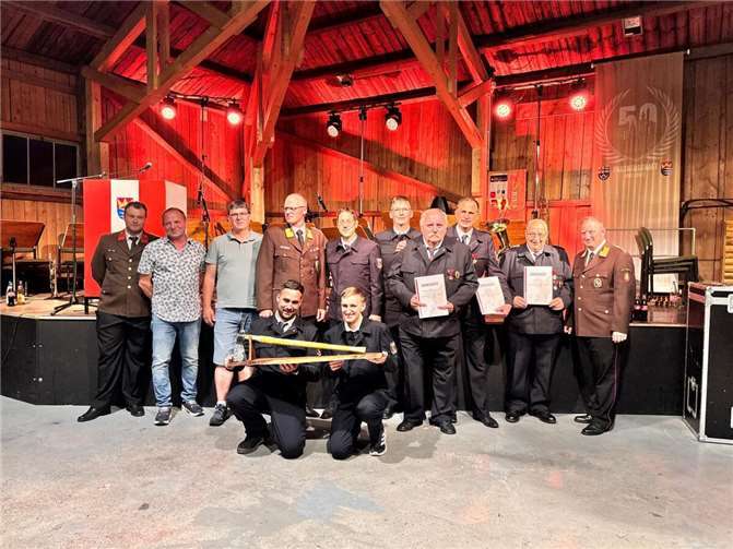 Treffen der Weiberner Ortsgemeinden in Österreich Ehrung der Feuerwehr.  Foto: privat
