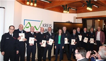Ehrung der Feuerwehrleute aus der VG AltenahrAlle Fotos: DU 