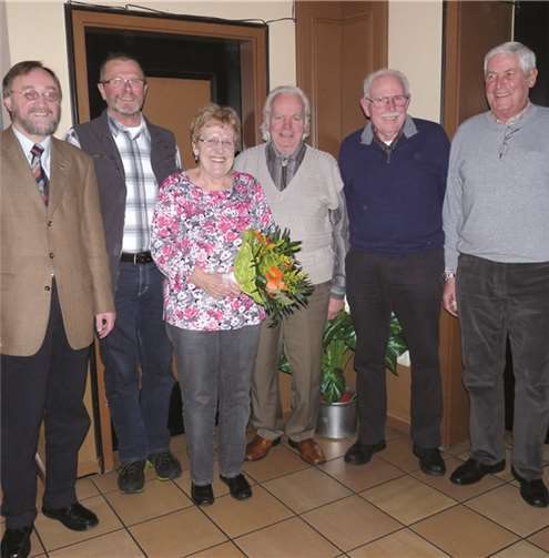 Ehrung der Mitglieder (v. l.): Kreisvorsitzender Hans-Werner Kaiser, Roland Nitschke, Hella Seifert, Horst Bayer, Hans Linn und Vorsitzender Günther Schulz.