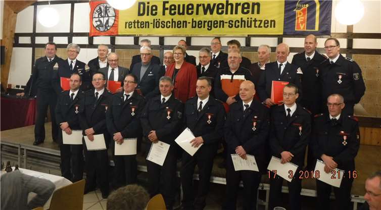 Beförderungen und Ehrungen Ehrung der Mitgliedschaft der Feuerwehr.privat