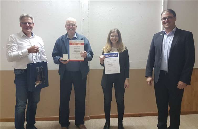 Ehrung der Musiker*innen v.l.: Hans-Dieter Kimmich, Johannes Tempel, Mareike Owtscharenko, Andreas Trierweiler. Foto: privat