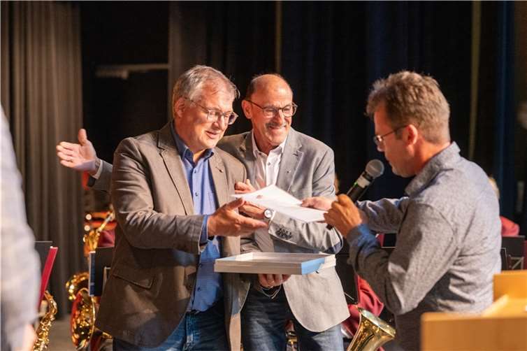 Ehrung der Ratsmitglieder für 25-jährige Ratsmitgliedschaft (v.l.): Jürgen Kanthak, Edmund Dietrich und Ortsbürgermeister Alexander Weber.