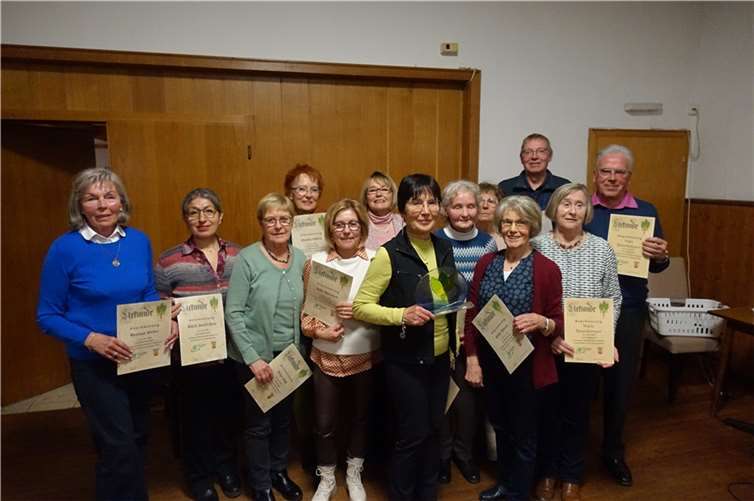 Ehrung der eifrigsten Wanderer. Fotos: privat