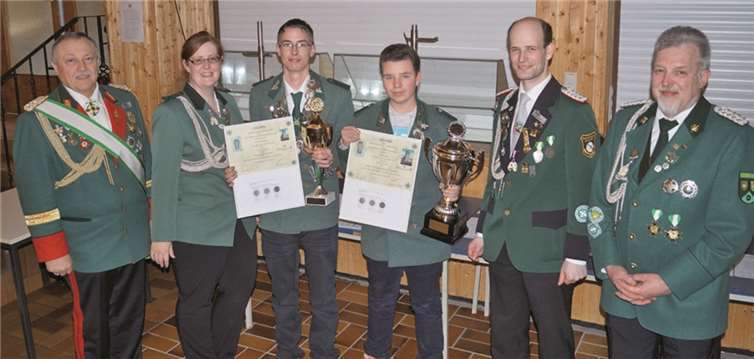 Ehrung der erfolgreichen Jungschützen des diesjährigen Bezirksprinzenschießen. privat