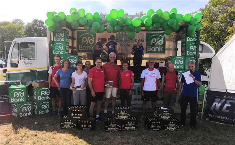 Ehrung der größten Gruppe (Michael Röder, Theo Butter, Margit von Klitzing).  privat