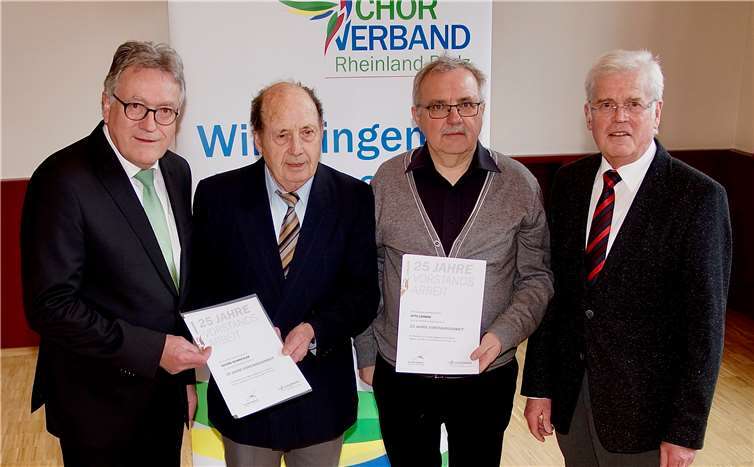 Ehrung für 25 Jahre Vorstandsarbeit: Alfons Schmickler und Otto Lembke, eingerahmt durch den Vizepräsidenten des CV-RLP Peter Balmes sowie dem Vorsitzenden des KCV-AW Günter Nerger.