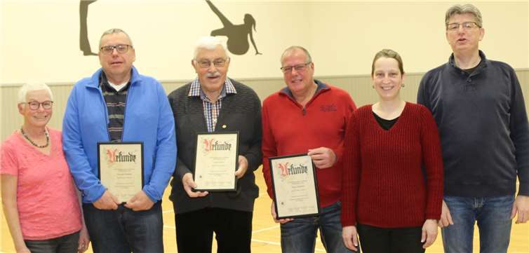 Ehrung für 25-jährige Mitgliedschaft im TVH (von links): Heidi Hof-Dinkel (stellvertretende. Vorsitzende), Joachim Schmidt (Schatzmeister), Fritz Glaser, Dieter Schellert, Birgit Muscheid-Henn (Geschäftsführerin), Ralf Seemann (Vorsitzender).Foto: privat