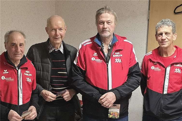 Ehrung für besondere sportliche Leistungen mit Nennung in der DLV-Bestenliste: v.li. Robert Gotto, Herbert Brück, Edgar Kurtze und MArtin Burgmer.
