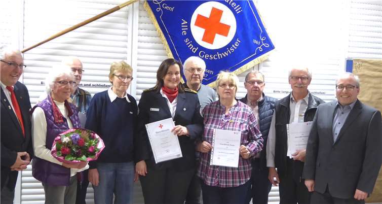 Ehrung für langjährige aktive Zugehörigkeit zum Ortsverein (v. l.): Karl-Heinz Bernardy, Magdalene Fuhrmann, Erich Keiper, Beate Lindener, Sandra Raabe-Robe, Alfred Meid, Elfriede Keiper, Manfred Bell, Willi Fuhrmann und Klaus Schneider.  privat
