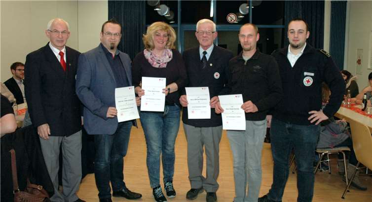 Ehrung langjähriger Mitglieder, v.li.: Vorsitzender Hermann-Josef Romes, Dr. Volker Schaefer (20), Heidi Arenz (5), Wilfried Startmann (45), Daniel Schmitz (15), Nils Dorten (Kreisbereitschaftsleiter).