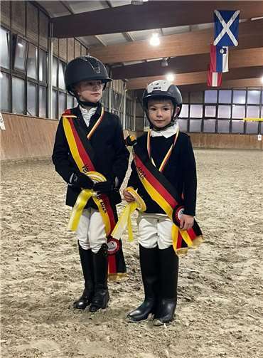 Ehrung von Anna Füllenbach und Sam Osten-Sacken.