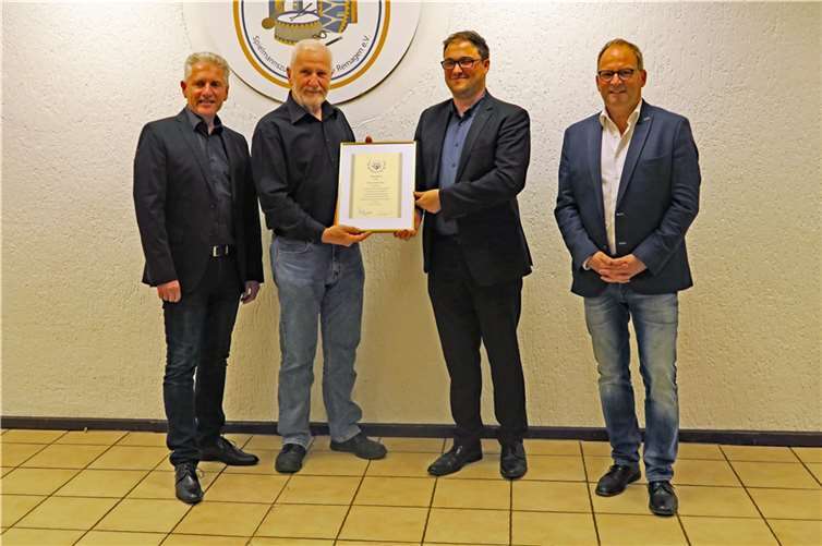 Ehrung von Hans-Adolf Görres für 60 Jahre aktive Mitgliedschaft.Foto: privat