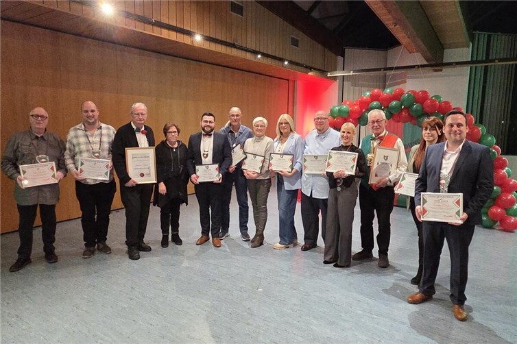 Ehrungen, Taufen und Verabschiedungen waren Teil des Abends. 