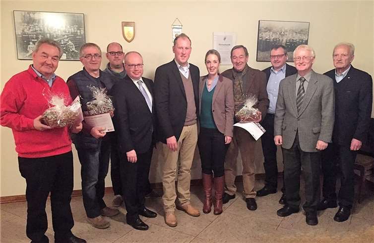 Ehrungen bei der Bruchhausener CDU (v. l.): Winfried Lütkemeier, Jürgen Reuter, Andreas Schmitz, Markus Fischer, Stefan Heinrichs, Ellen Demuth, Herbert Kölsch, Andreas Schneider, Dr. Heinz Schmitz, Werner Zimmermann. privat