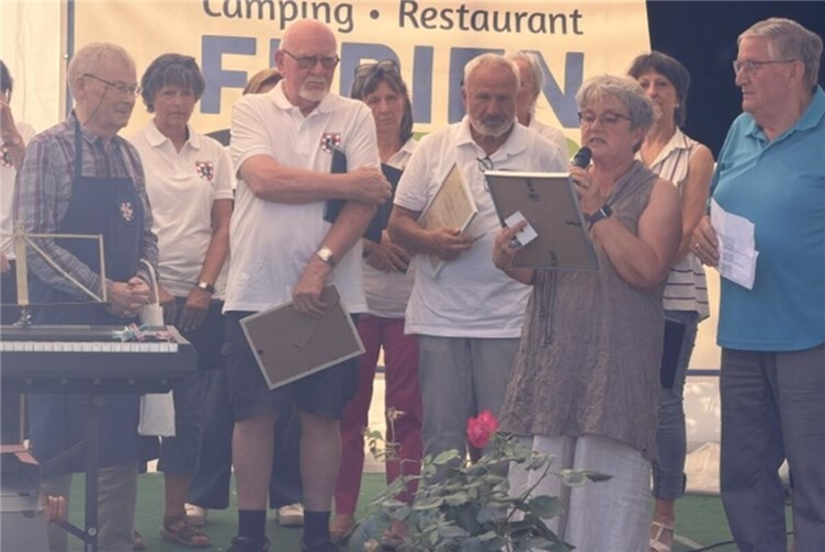 Ehrungen durch den Kreis-Chorverband Rhein-Mosel, Martina Dahlke und Karl-Heinz Müller für Hans Gutzke 50 Jahre, Peter Krömer und Werner Mölich für 25 Jahre Chorsingen in der Liedertafel Winningen