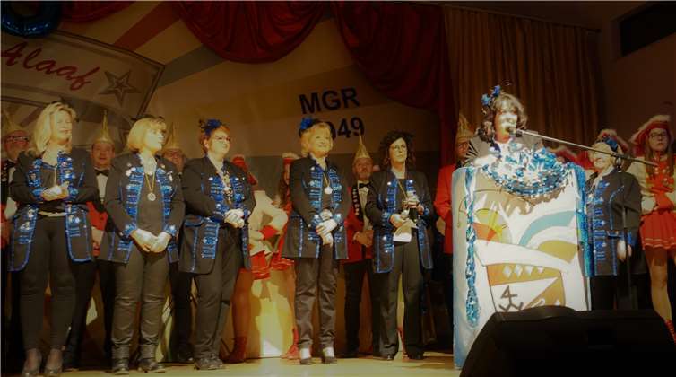 Ehrungen durften bei der Möhnensitzung natürlich auch nicht fehlen.Fotos: privat