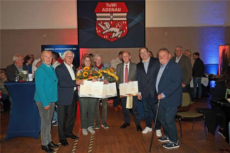 Ehrungen für besonders verdiente Mitglieder: v.li. Monika Sauer, Fritz Langenhorst, Tine Merten, Heike Jacoby, Manfred Korden, Dirk Drengwitz, Detlev Goebel.