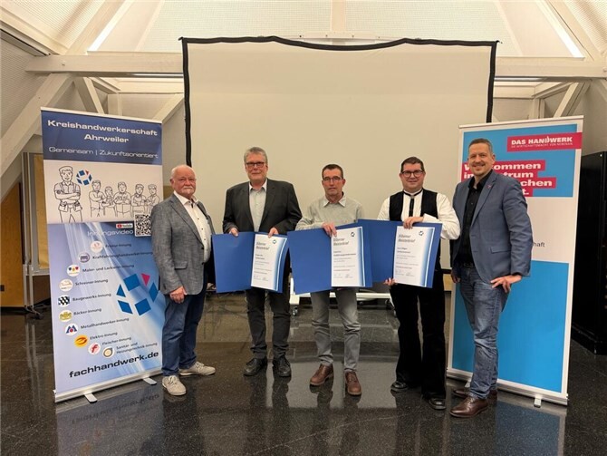 Ehrungen in der Ahr-Akademie.  Fotos: Alexander Zeitler