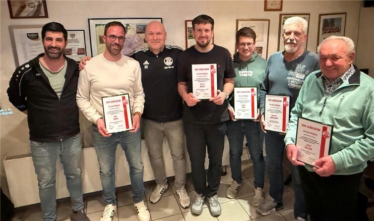 „Ehrungen sind eine echte Herzensangelegenheit - egal ob Bronze, Silber oder Gold - jede Ehrung untermauert, wie gerne Menschen Teil dieses phasenweise imperfekten Fußballvereins sind!“ 