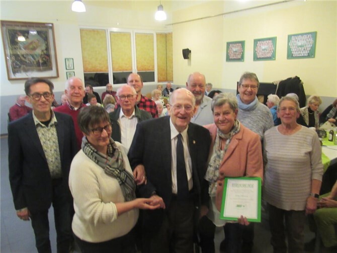 Ehrungen und Wahlen beim MFC; von links: Chorleiter Jürgen Rieser, Willi von den Driesch, Elvi Hansen, Hans-Gerd Unger, Achim Drodten, Präsident Dr. Bauer, stellv. Vors. Erich Stadtfeld, Vorsitzende Helga Sonntag, Susanne Schenk, Waltraud FörnerFoto: privat