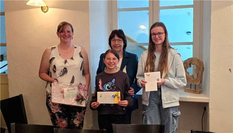 Ehrungen verdienter Mitglieder: (v.l.) Désiré Schmitt, Laura Valenti, Karin Becker-Schmitt und Alina Babel.