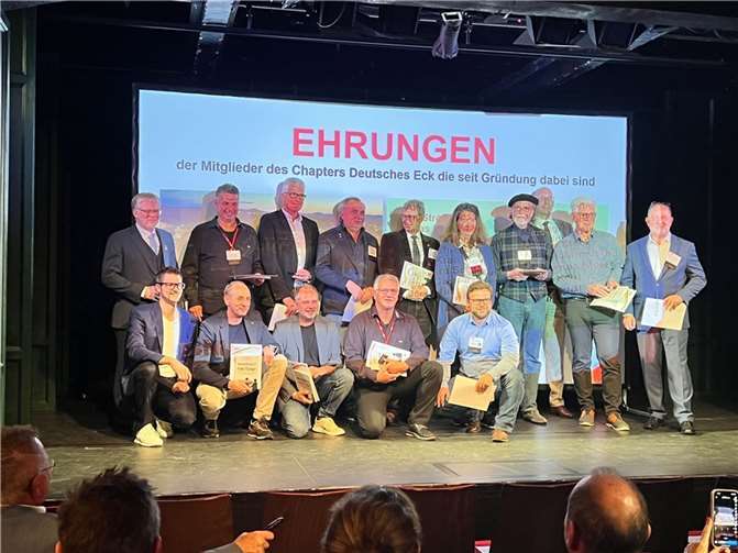 Ehrungen verdienter „Netzwerker“ prägten den Abend. Fotos: BNI