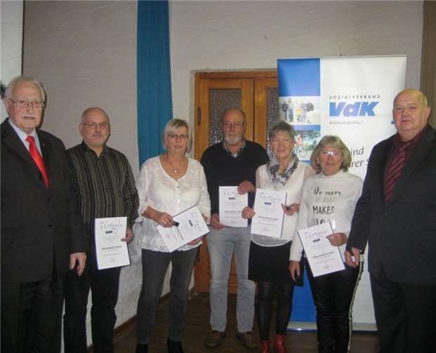 Ehrungen wurden durch Robert Michels und Hermann-Josef Seibold vorgenommen (v. l. Robert Michels, Michael Bleser; Marianne Fremmer; Herbert Plonien, Hannelore Stoffel, Gisela Hay, und Hermann-Josef Seibold.VdK