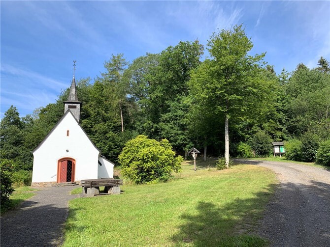 Eichenbacher Kapelle mit schönem Rastplatz.