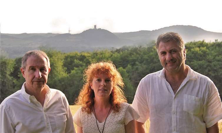 EifelFolk mit den Musikern Helmar Hoffmann, Mike und Elke Marciniak laden zu einer „Gefühlsreise“ ein.privat