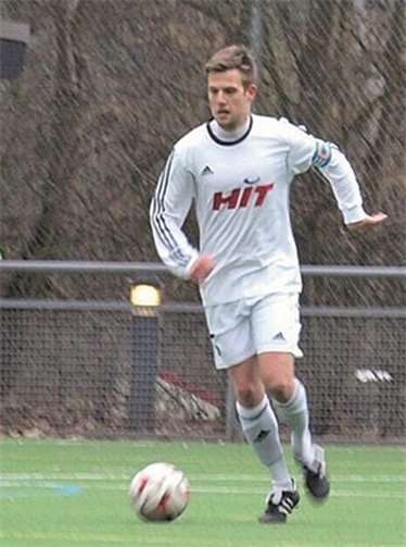 ...Eike Mund das neue Trainergespann bilden. Dieser legt das Amt des Kapitäns nieder.