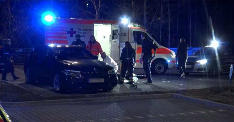 Ein 18-Jähriger soll auf dem Supermarkt-Parkplatz in Sinzig einen 33-jährigen Mann tödlich verletzt haben. Quelle: WinklerTV