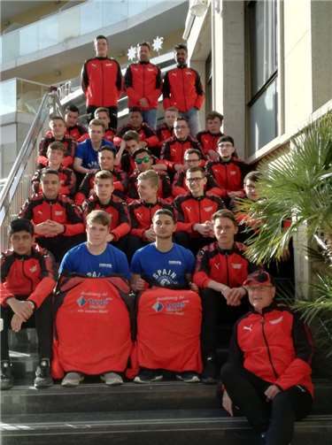 Ein 35köpfiges Team machte sich auf den Weg nach Spanien.privat