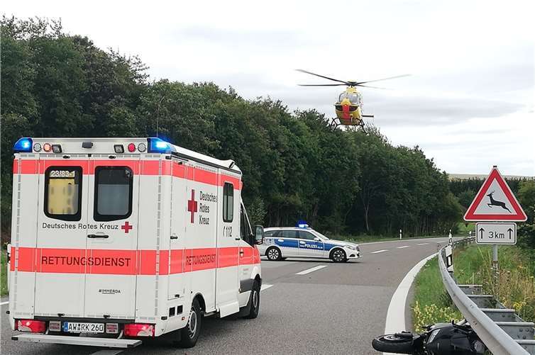 Ein 60-jähriger Mann wurde bei einem Motorradunfall auf der Abfahrt der A61 schwer verletzt. Foto: Polizei