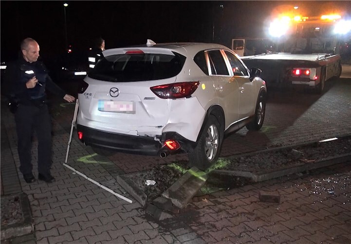 Ein 86-jähriger Autofahrer hatte einen schweren Unfall verursacht und dabei eine Mutter und ihr Kind erfasst und schwer verletzt. WinklerTV