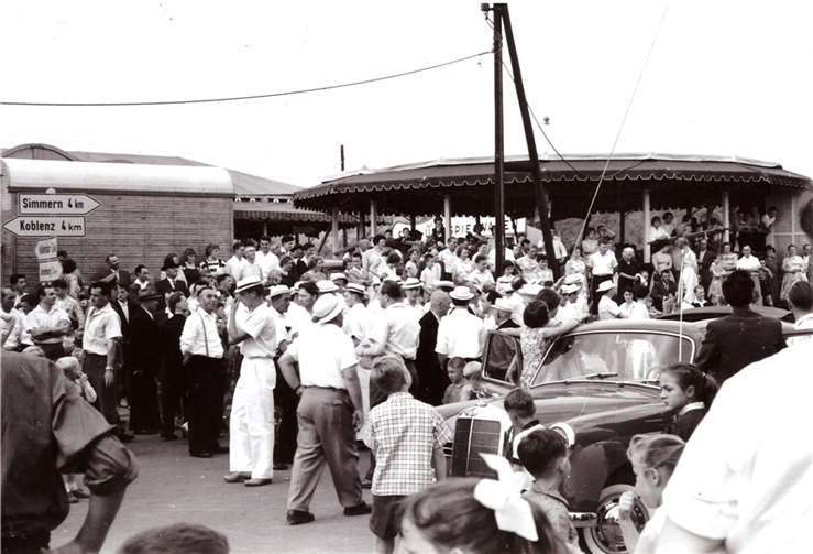 Ein Archivbild der Kirmes im Jahre 1955.  Foto: Stommel-Stiftung