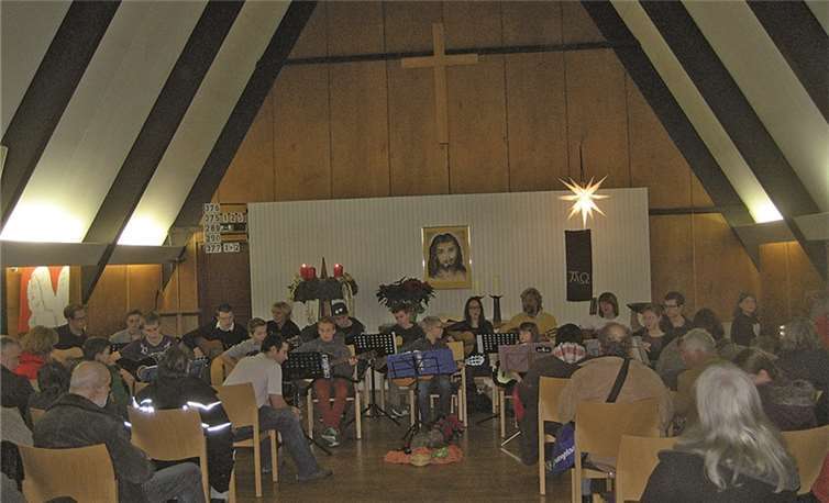 Ein Benefizkonzert für die Opfer des Taifuns veranstaltete der Künstler und Musiker Norbert Siebert aus Vettelschoß mit seinem Musikprojekt „Sonnenschein“. privat