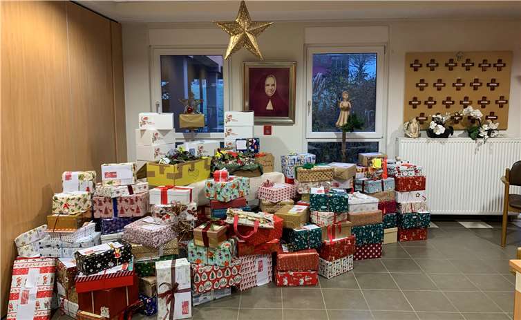 Ein Berg von Päckchen.